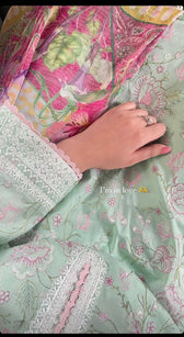 img_farah_talib_aziz_lawn_23_awwal_boutique