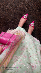 img_farah_talib_aziz_lawn_23_awwal_boutique