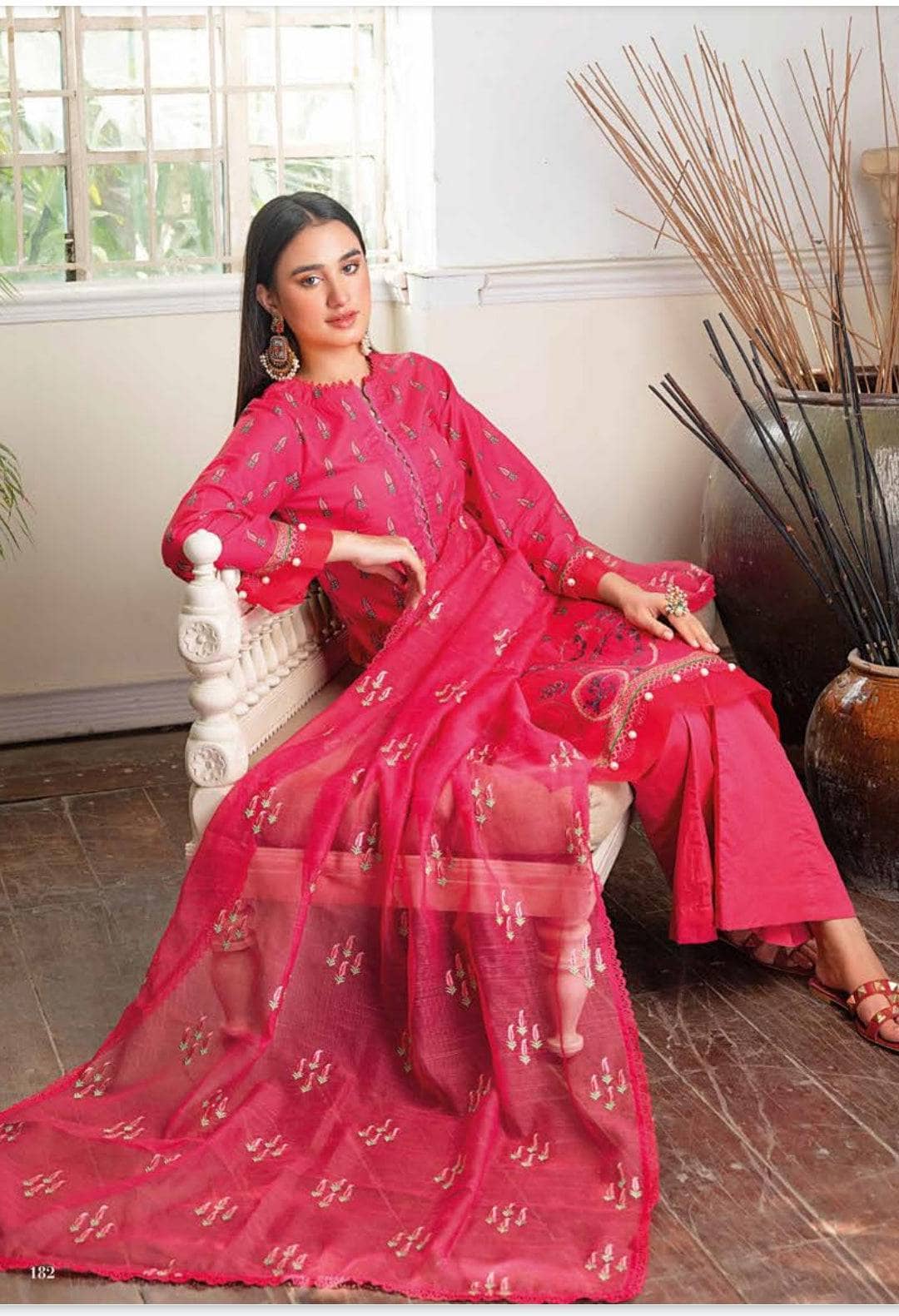 img_gul_ahmed_essentials_23_awwal_boutique