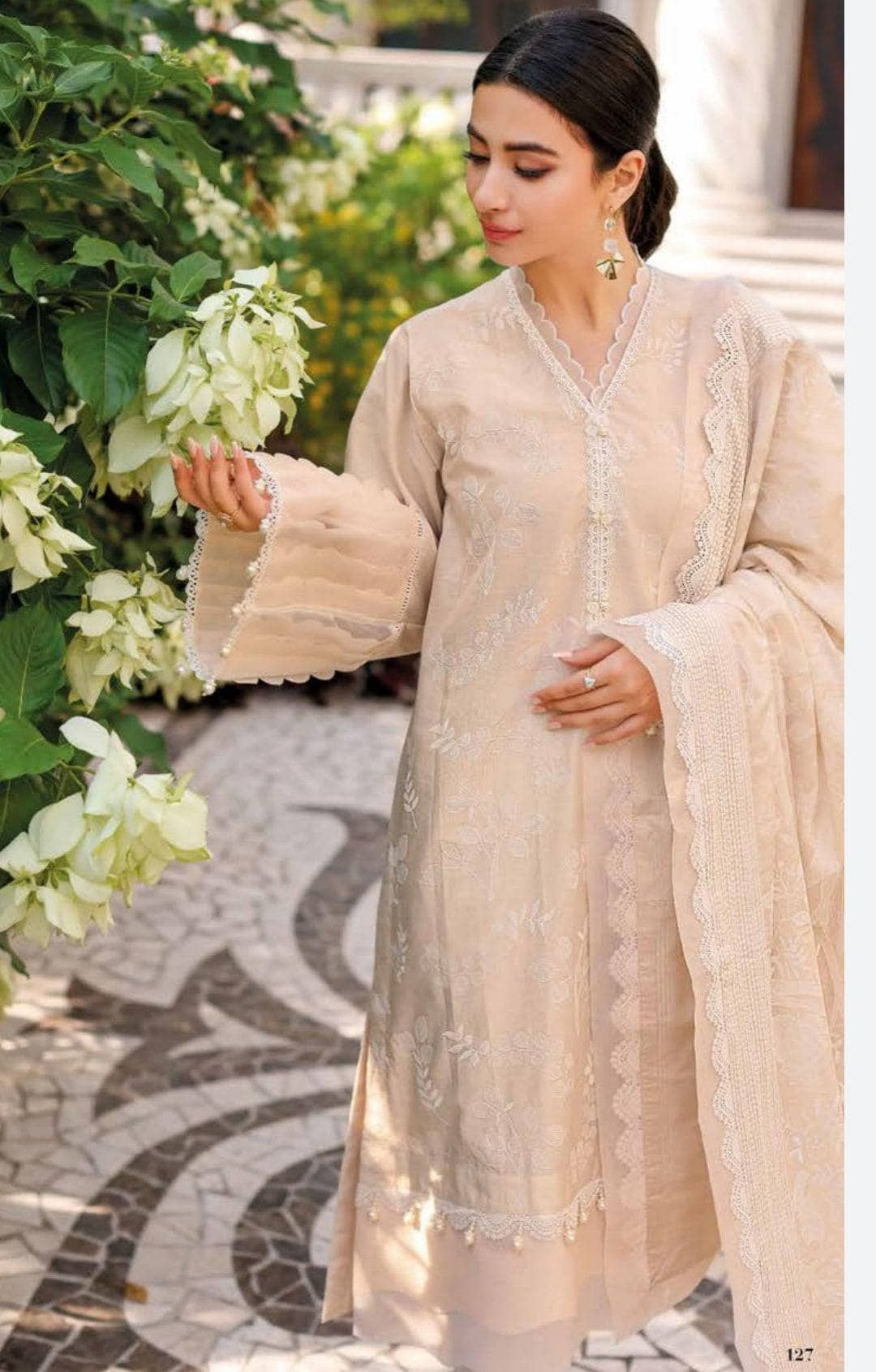 img_gul_ahmed_essentials_23_awwal_boutique