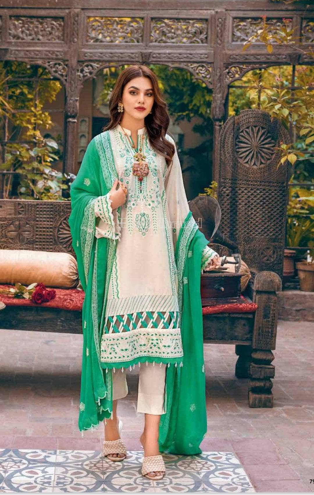 img_gul_ahmed_summer_premium_lawn_2022_awwal_boutique
