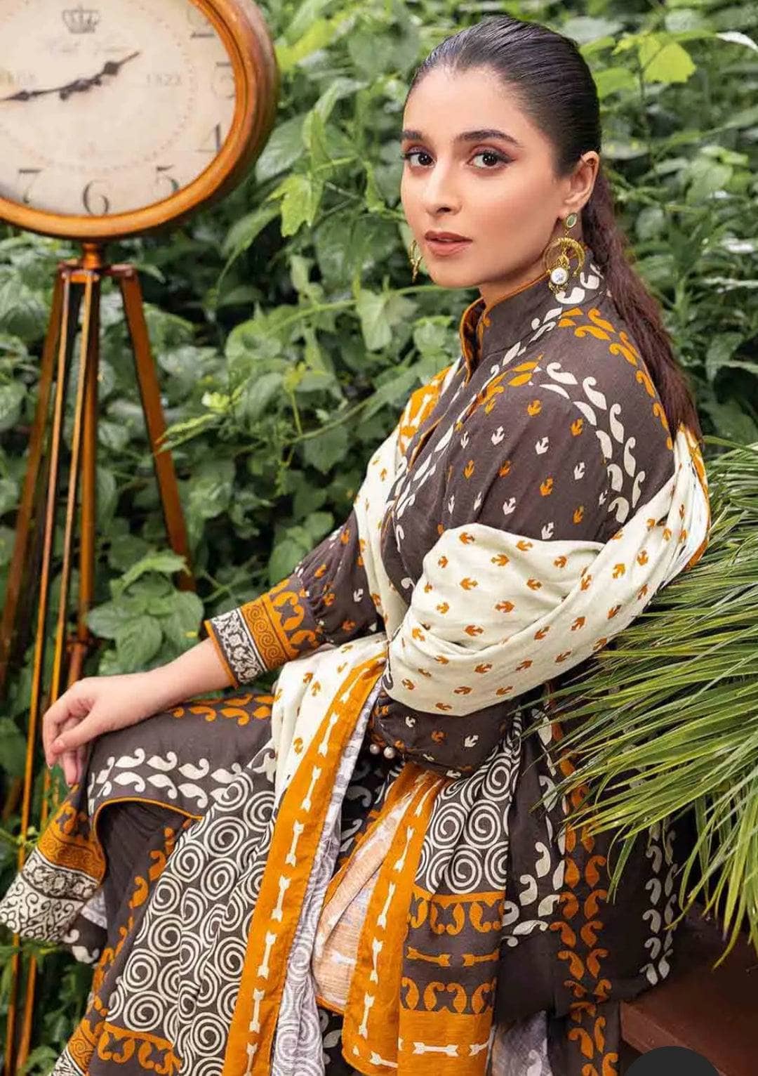 Img_gul_ahmed_khaddar_2022_awwal_boutique