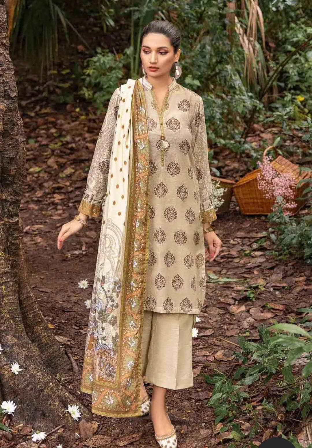 Img_gul_ahmed_khaddar_2022_awwal_boutique