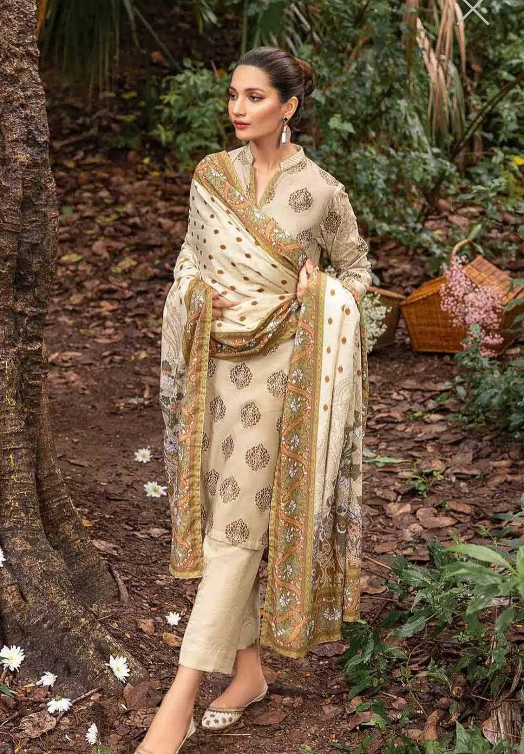 Img_gul_ahmed_khaddar_2022_awwal_boutique