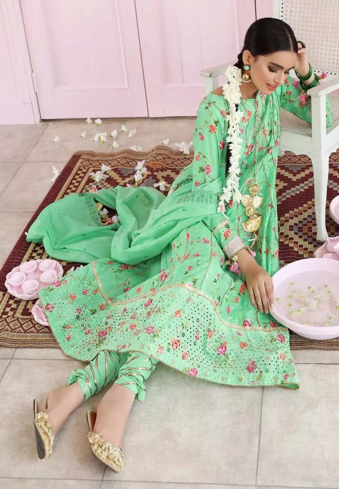 img_gul_ahmed_luxury_collection_2021_awwal_boutique