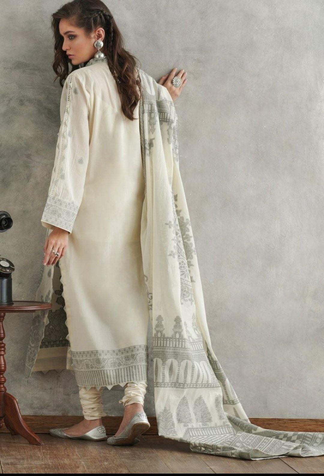 img_gul_ahmed_summer_premium_lawn_collection_awwal_boutique