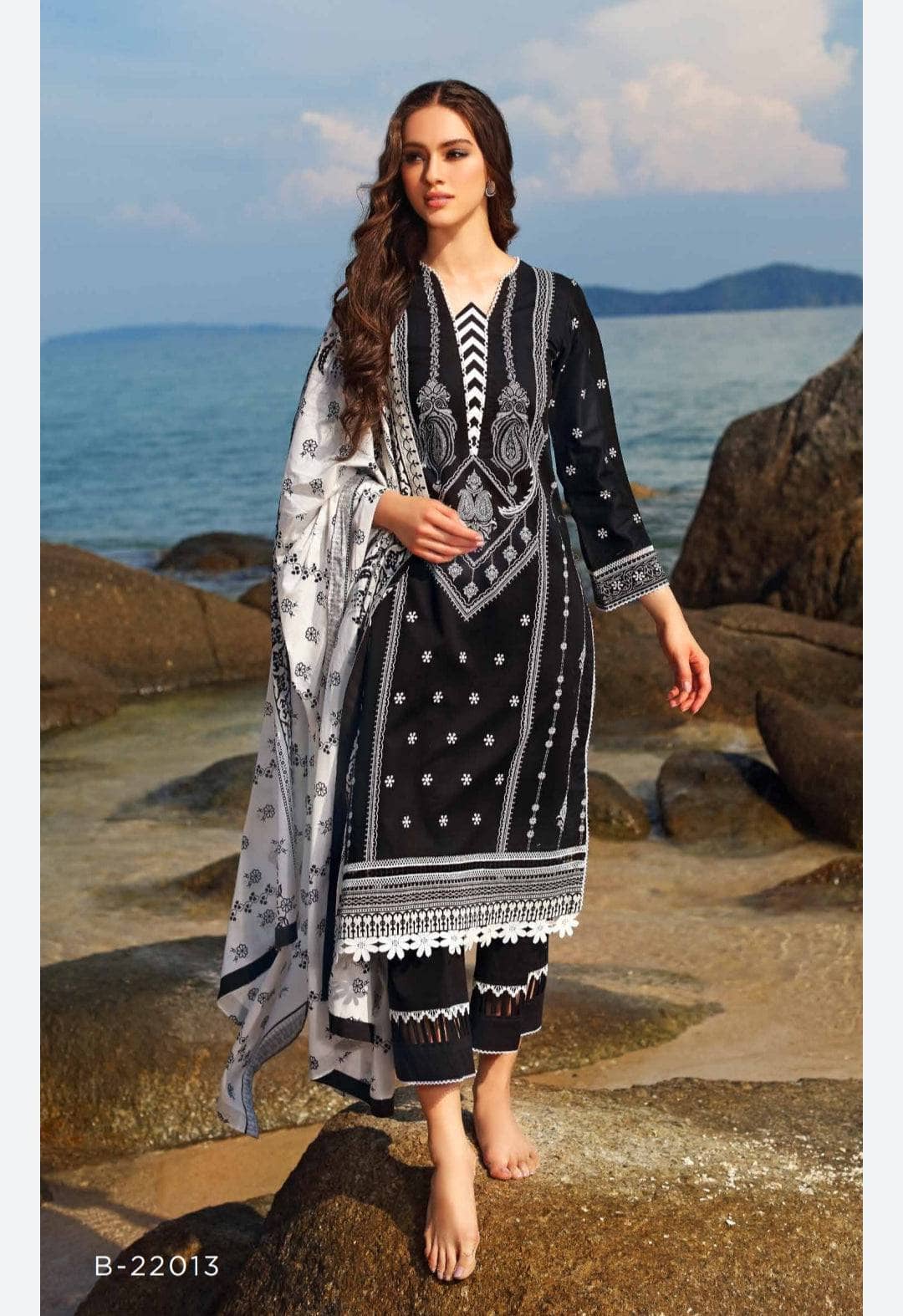 img_ambrosia_black_and_white_lawn_22_awwal_boutique