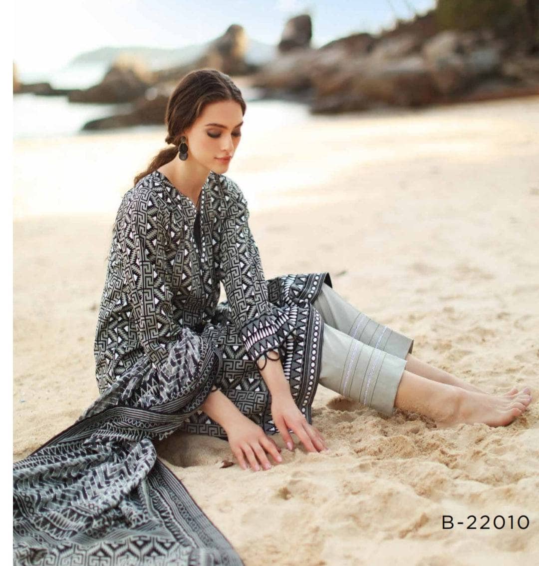img_ambrosia_black_and_white_lawn_22_awwal_boutique