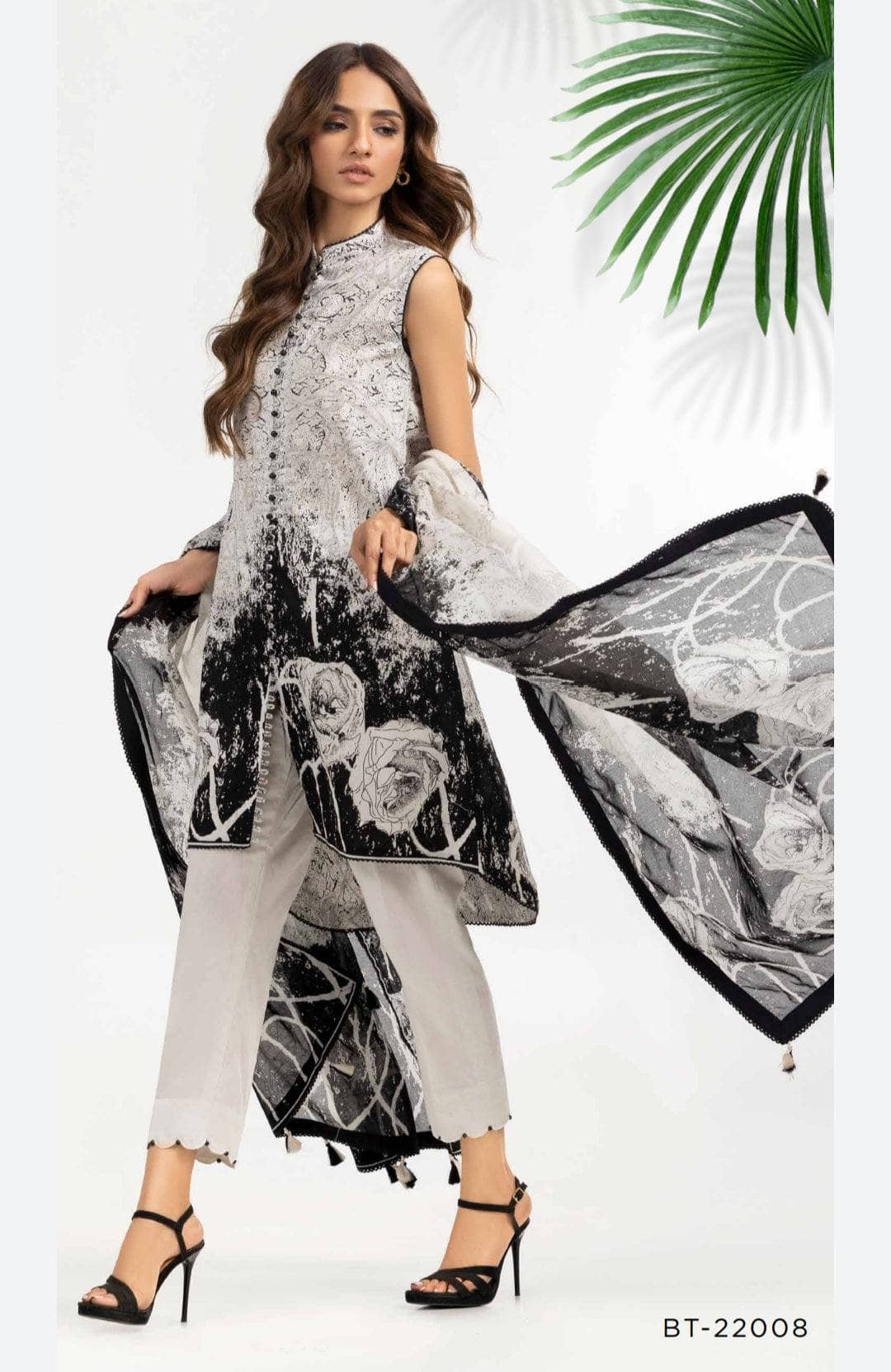 img_ambrosia_black_and_white_lawn_22_awwal_boutique