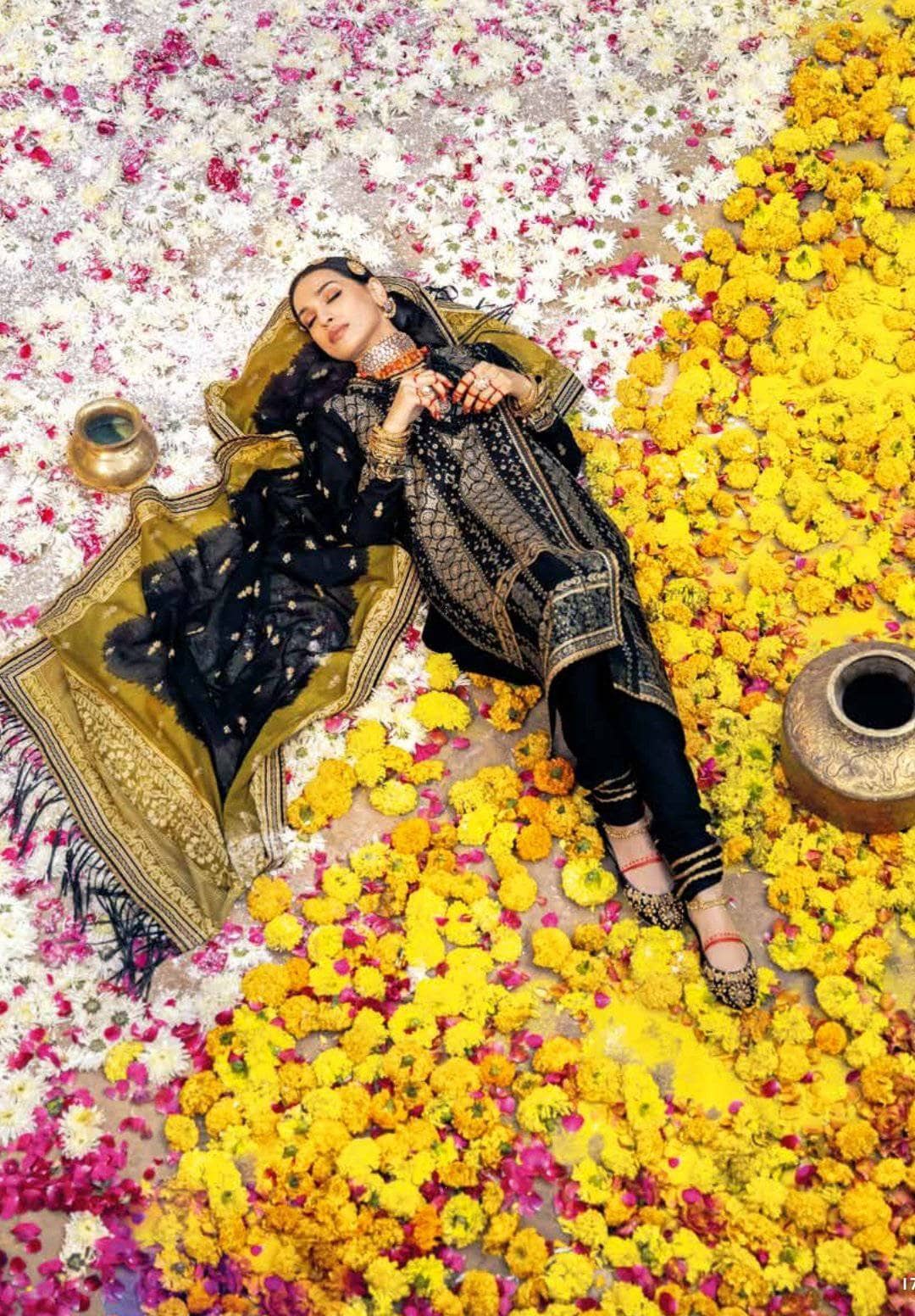 img_gul_ahmed_luxury_collection_2021_awwal_boutique