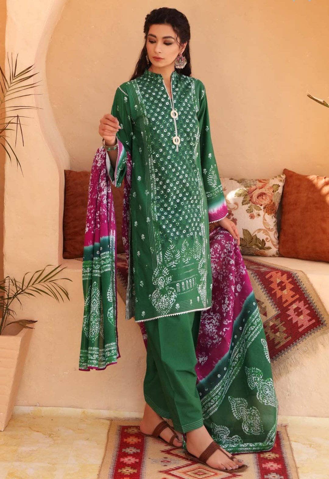 img_gul_ahmed_lawn_2021_batik_prints_awwal_boutique