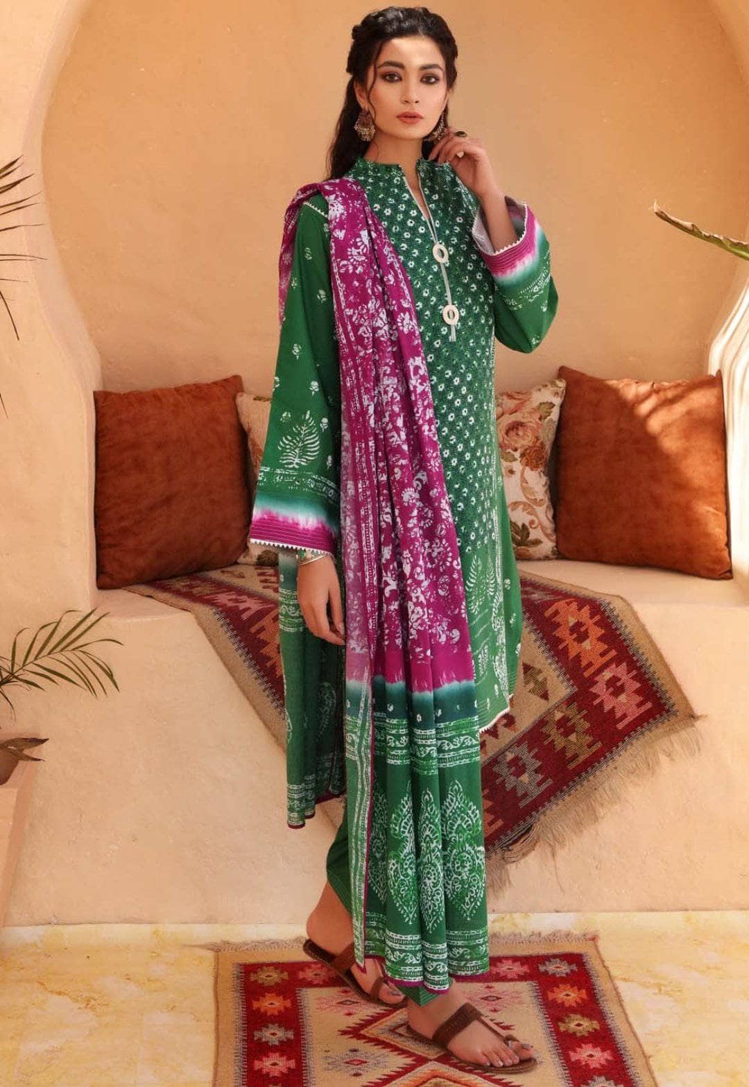 img_gul_ahmed_lawn_2021_batik_prints_awwal_boutique