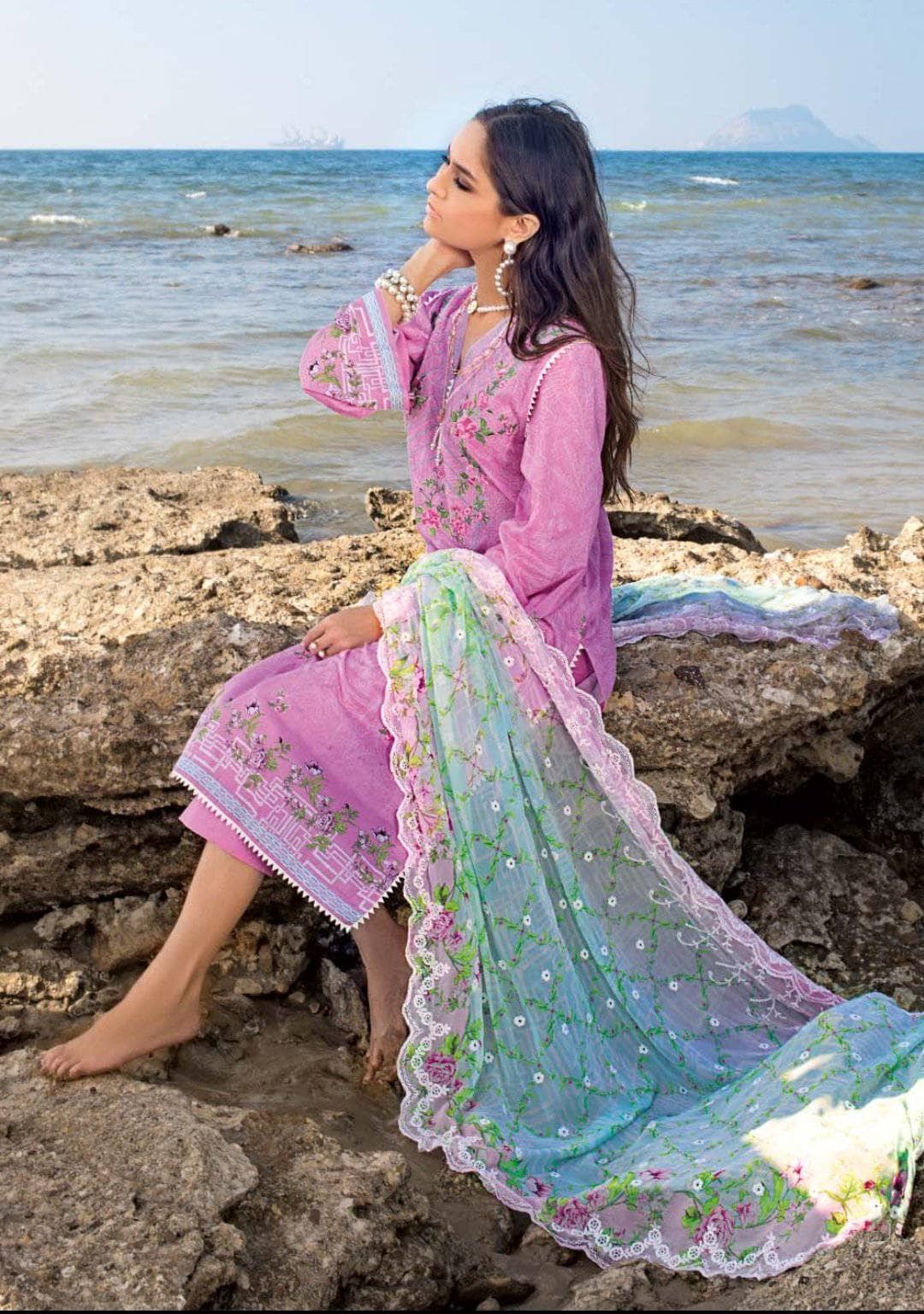 img_gul_ahmed_luxury_collection_2021_awwal_boutique