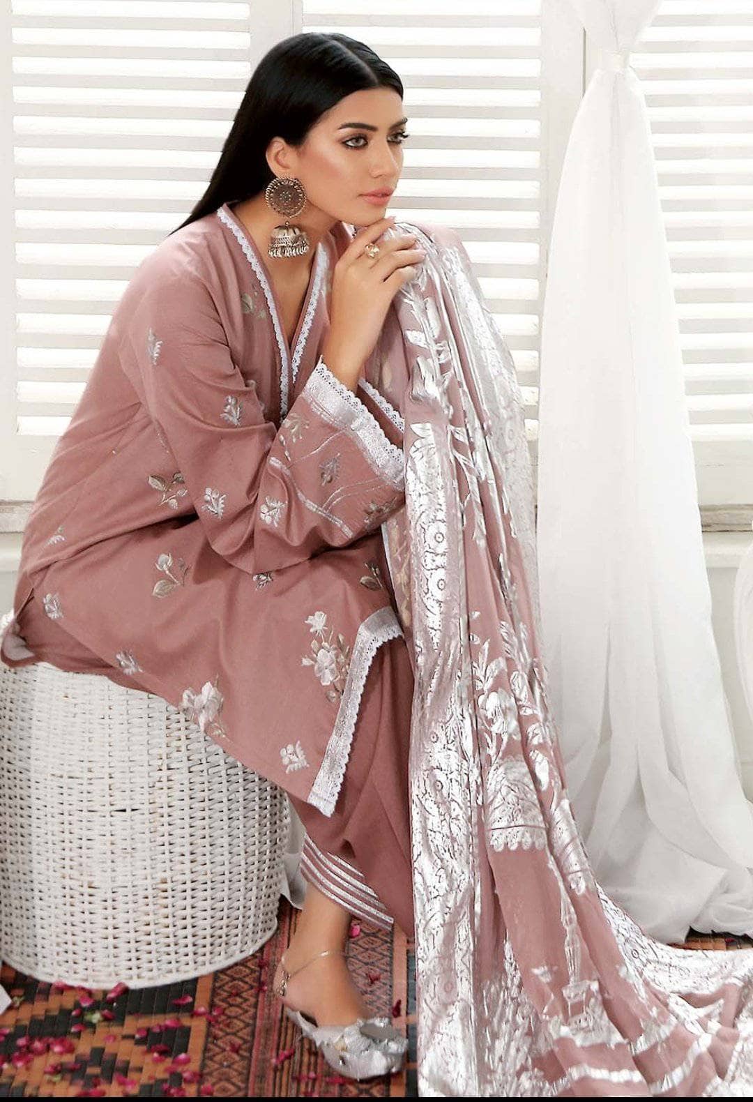 img_gul_ahmed_luxury_collection_2021_awwal_boutique