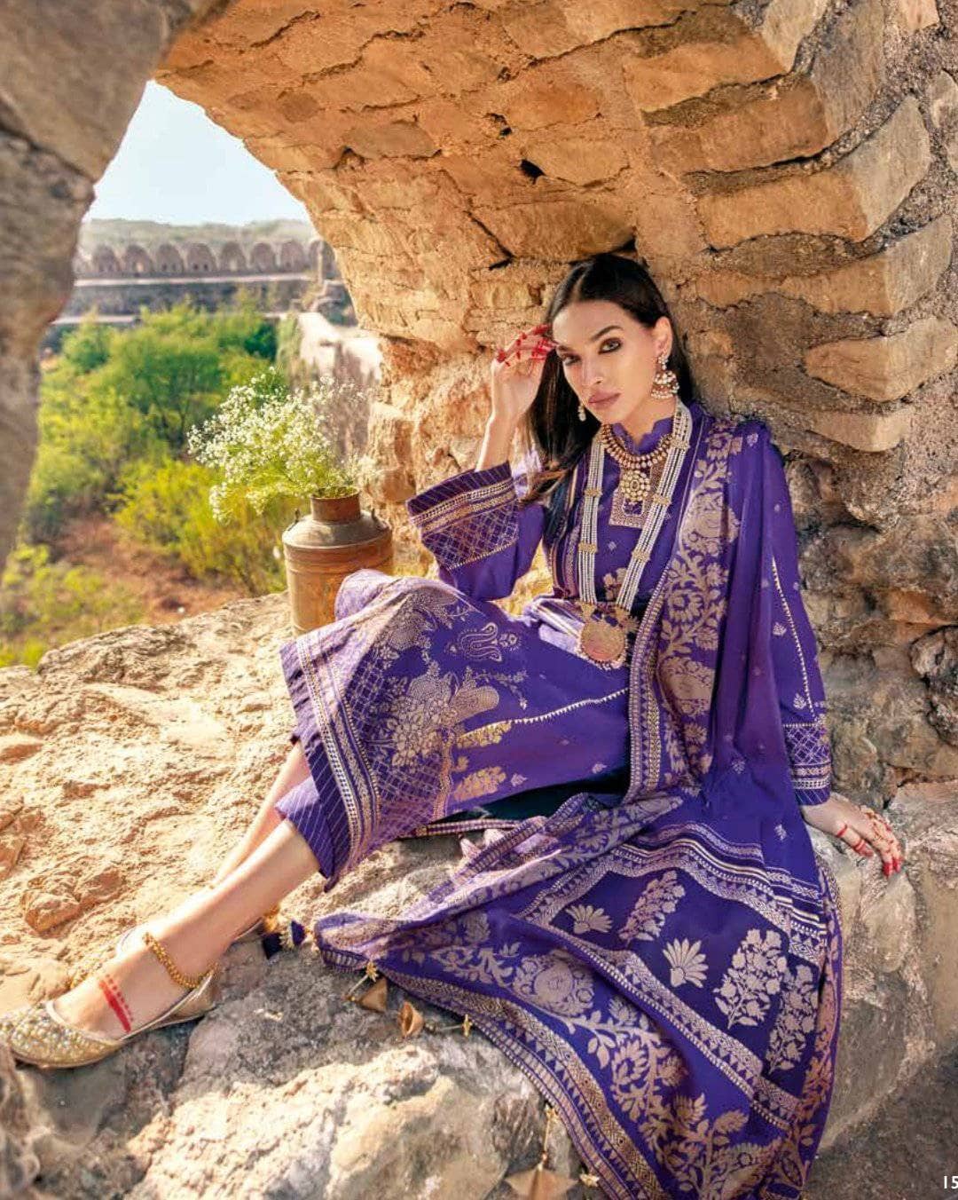 img_gul_ahmed_luxury_collection_2021_awwal_boutique