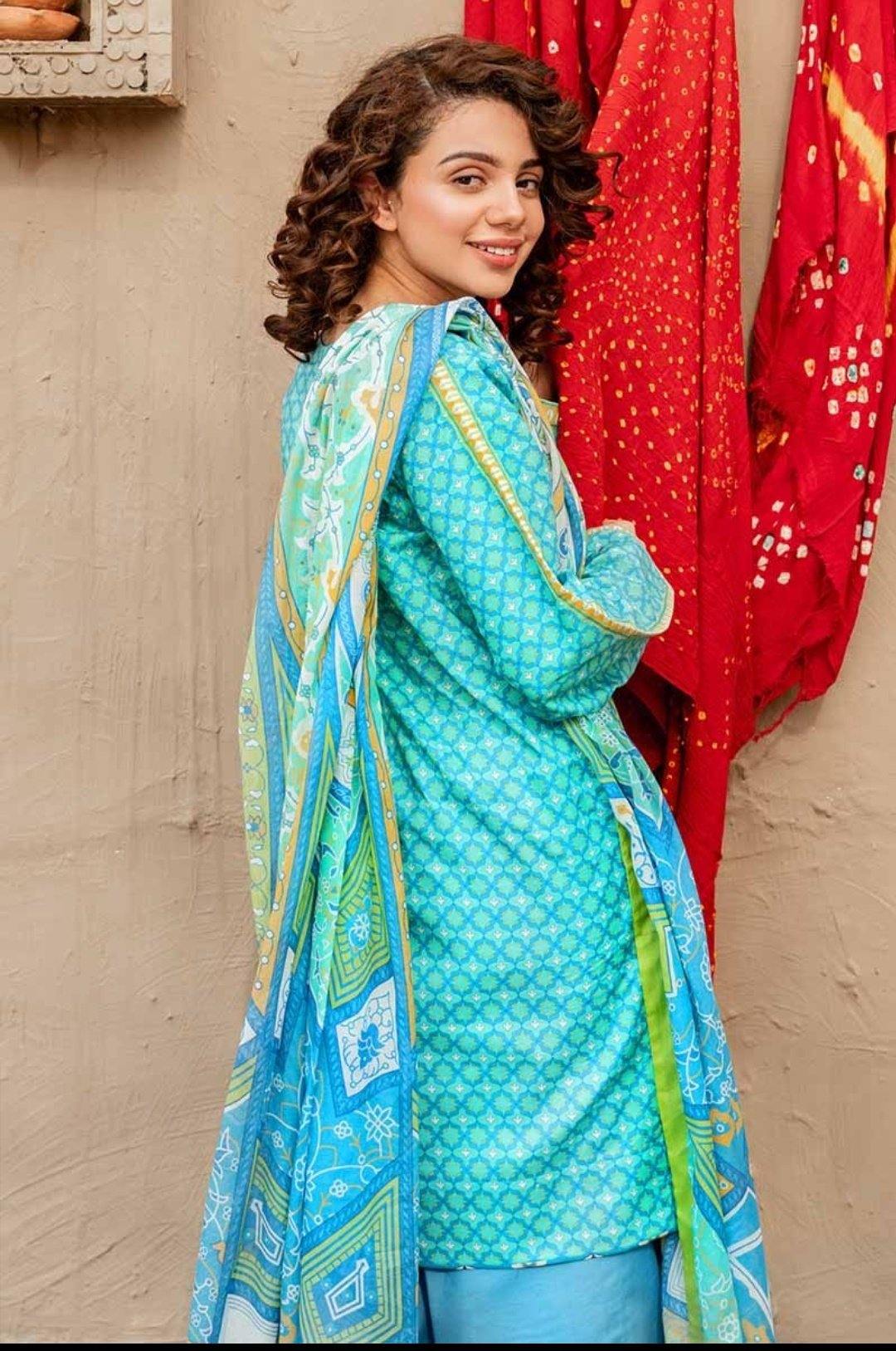 img_gul_ahmed_halla_pottery_lawn_collection_awwal_boutique