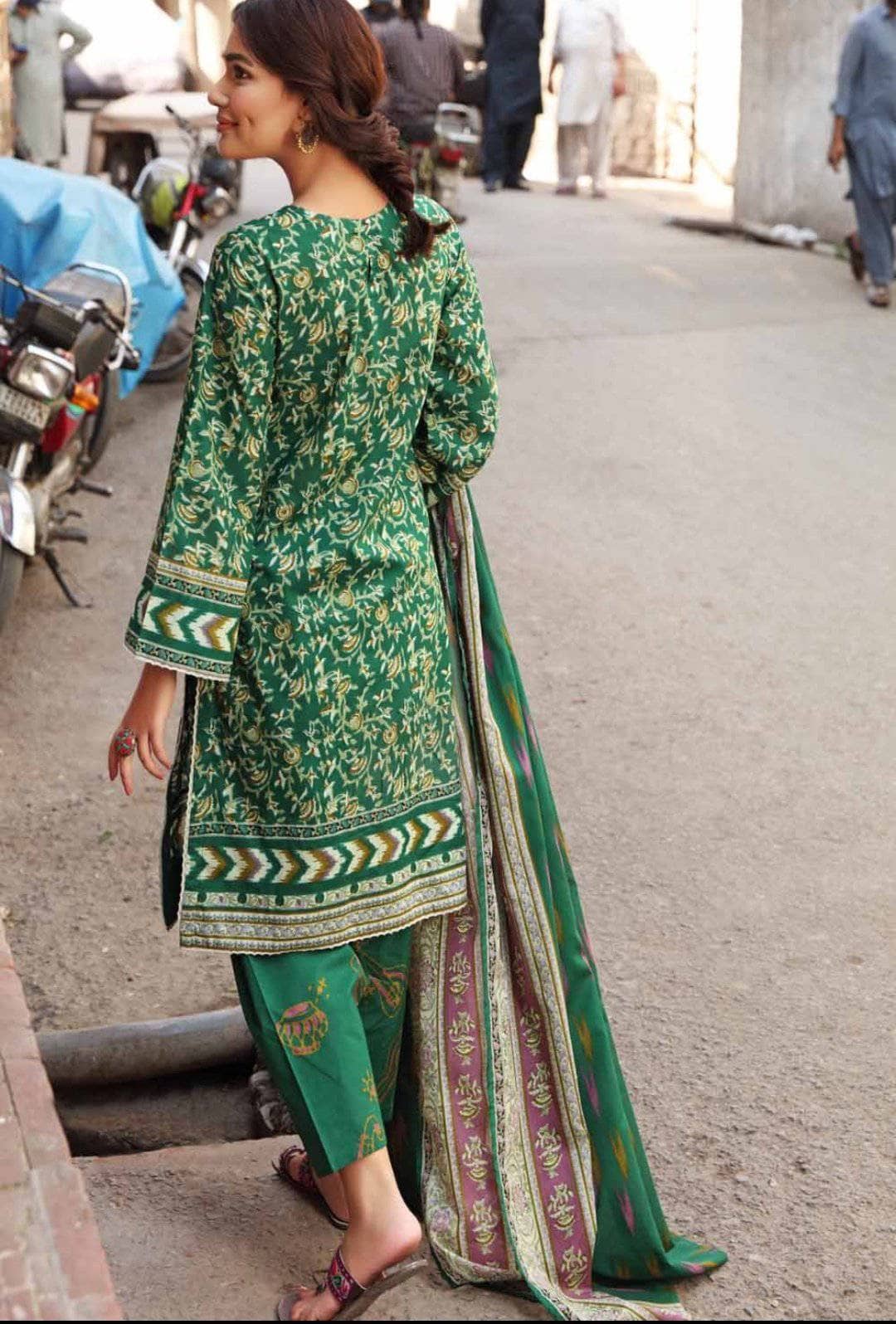 img_gul_ahmed_organic_lawn_2021_awwal_boutique