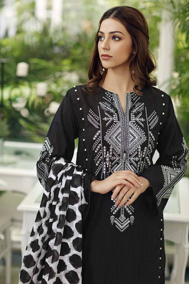 img_gul_ahmed_cambric_collection_awwal_boutique