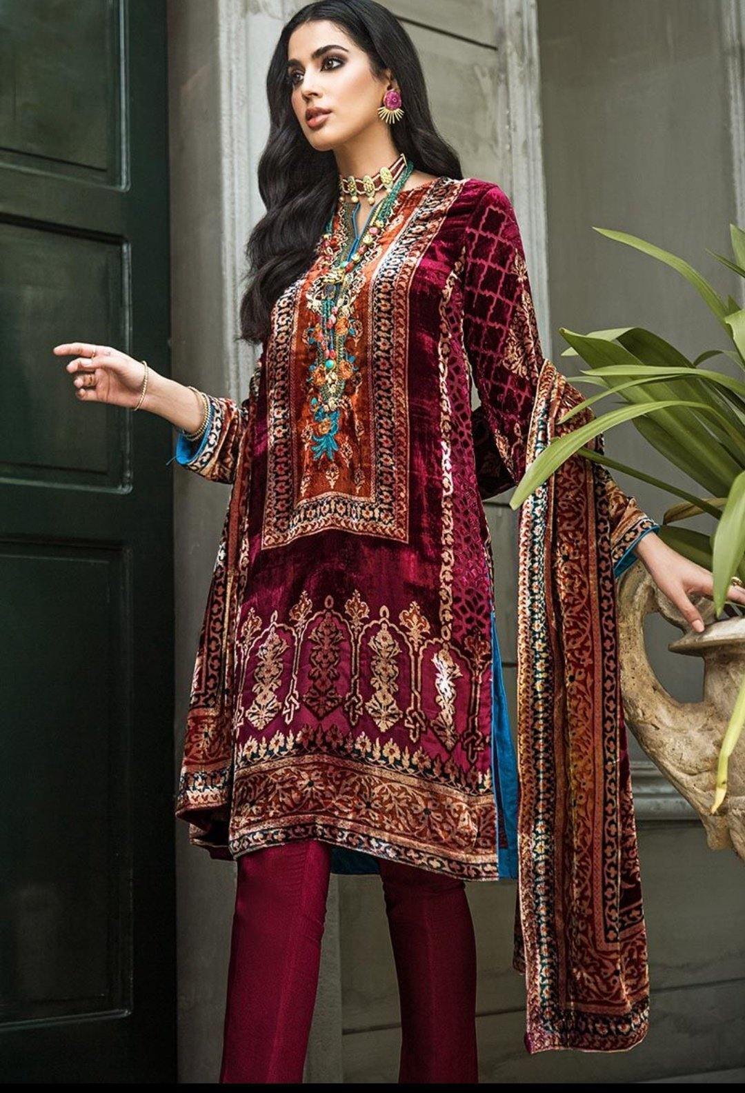 img_gul_ahmed_lacquer_Velvet_awwal_boutique