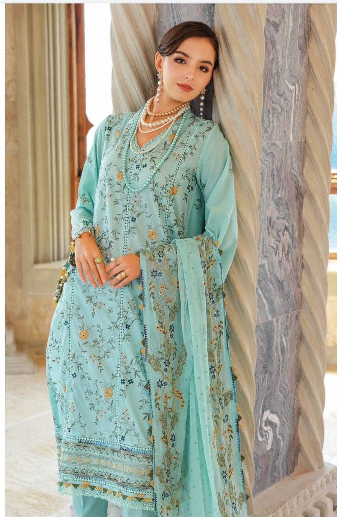 img_gul_ahmed_premium_lawn_23_awwal_boutique
