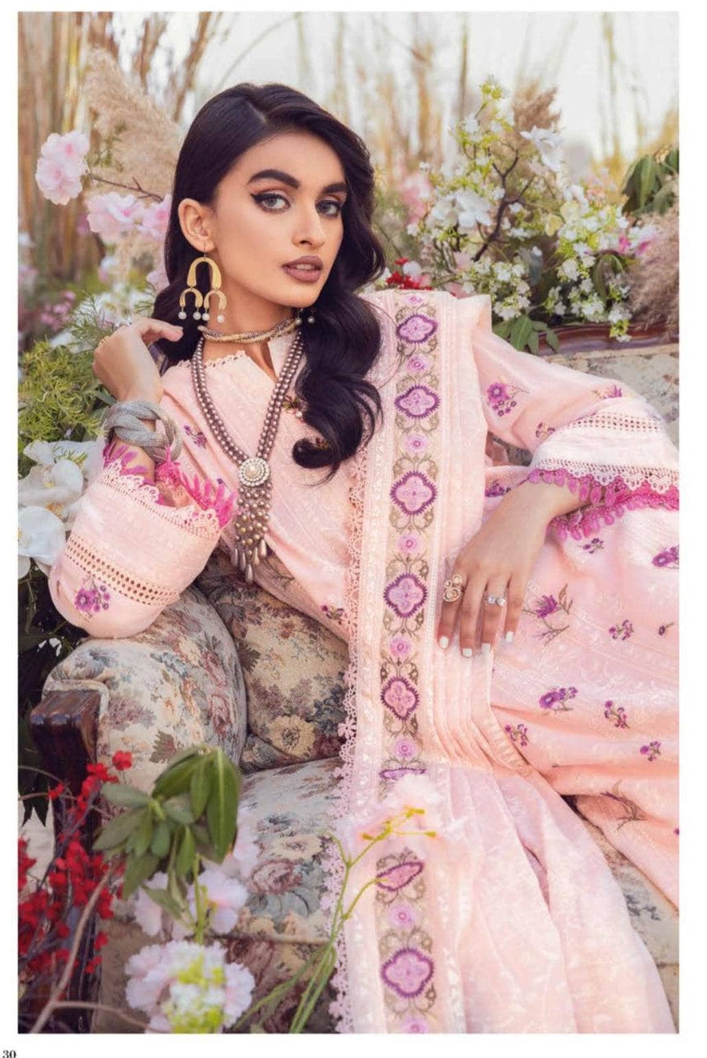img_gul_ahmed_premium_lawn_23_awwal_boutique