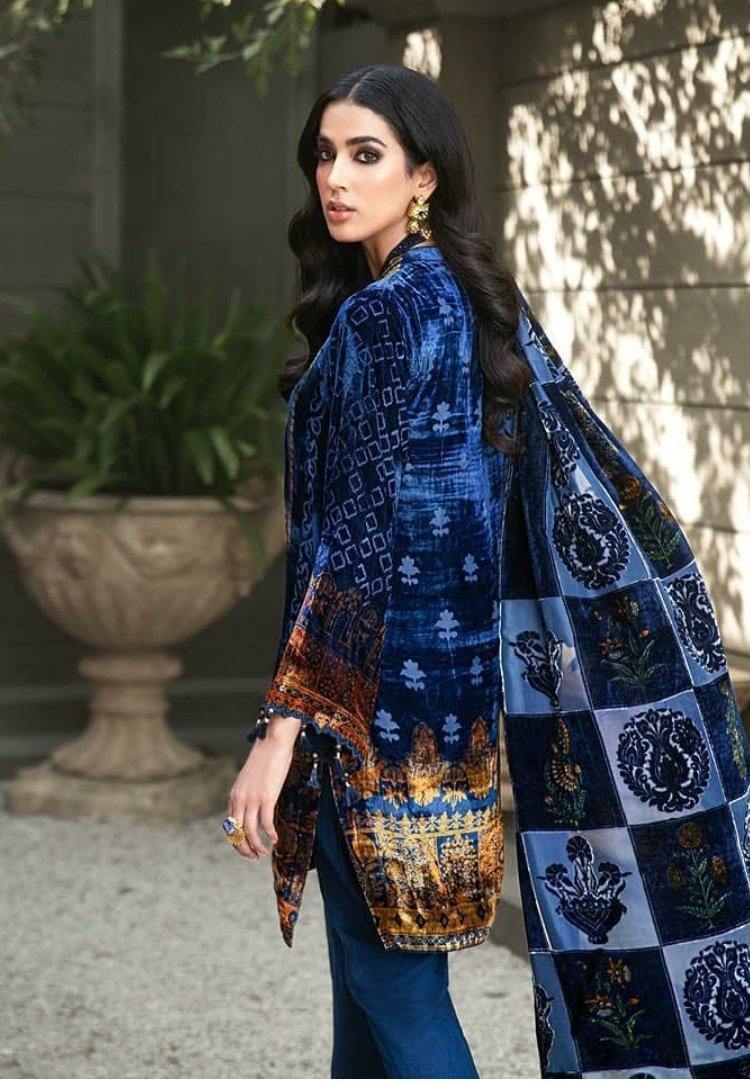 img_gul_ahmed_winter_pakistani_velvet_suits_awwal_boutique