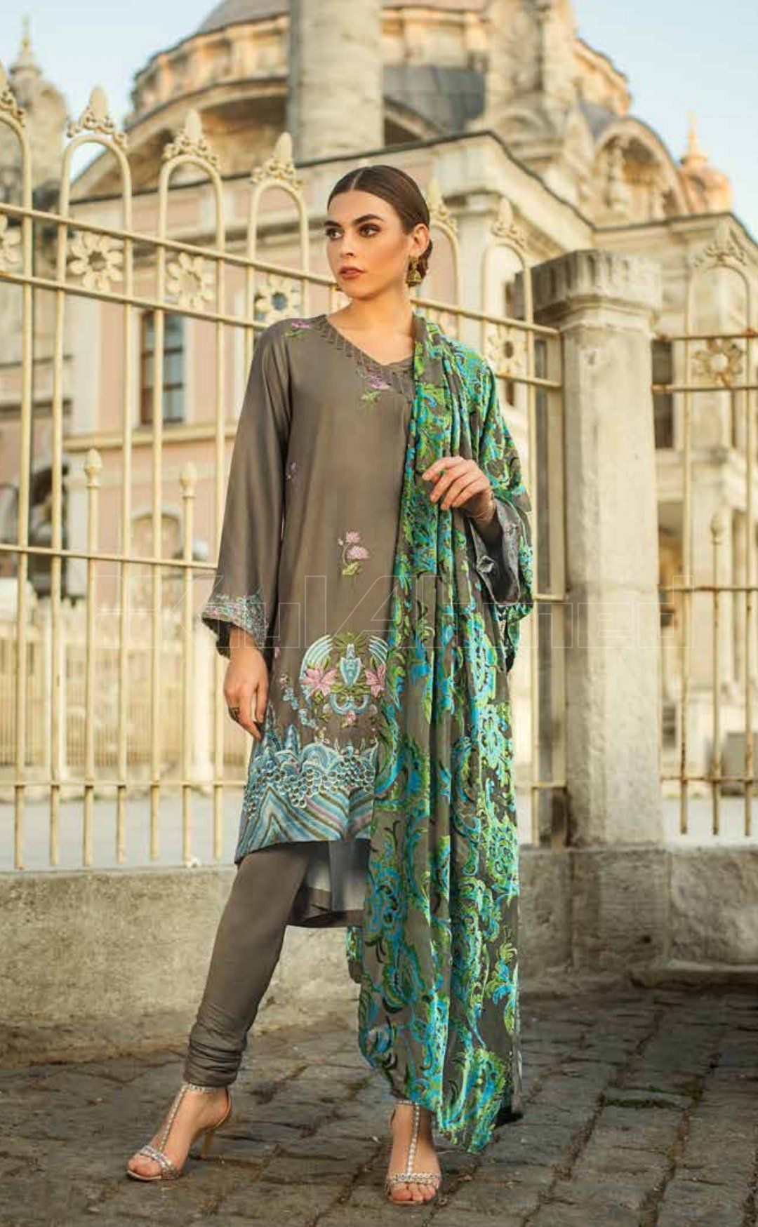 img_gul_ahmed_winter_collection_awwal_boutique