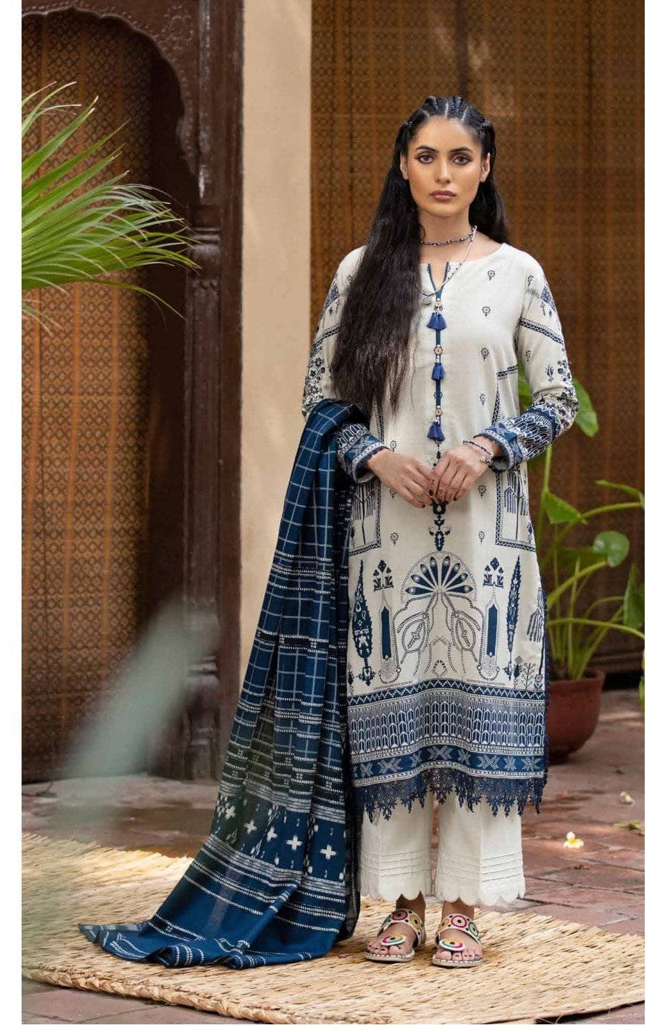 img_gul_ahmed_khaddar_corduroy_pre_fall_awwal_boutique