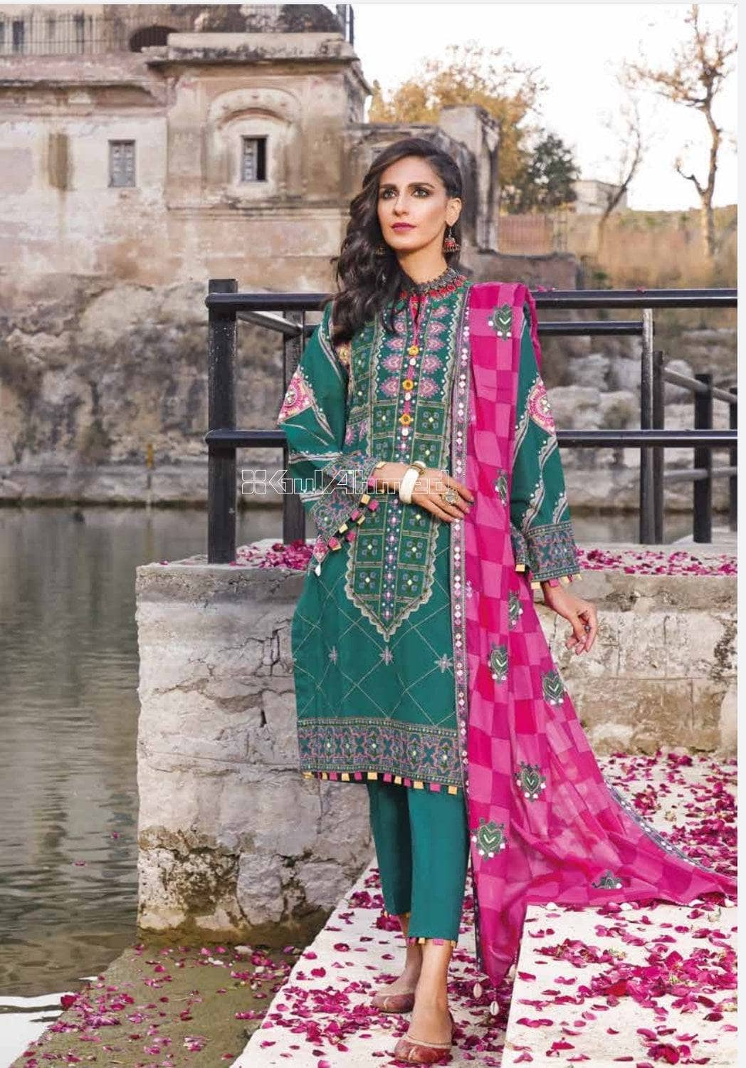 img_gul_ahmed_summer_essential_lawn_2022_awwal_boutique