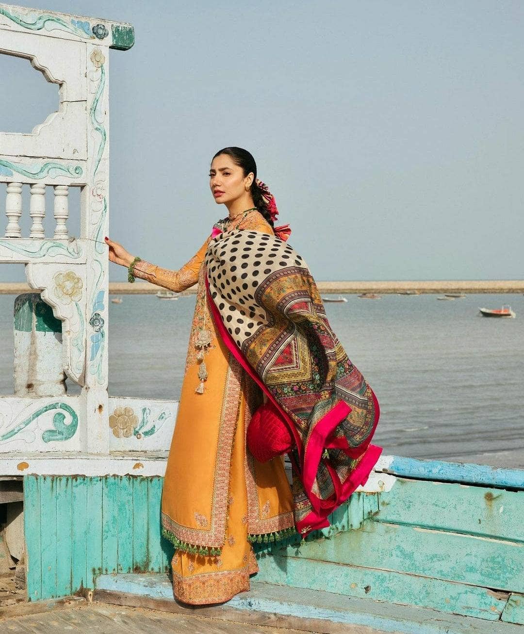 img_hussain_rehar_luxury_lawn_22_awwal_boutique