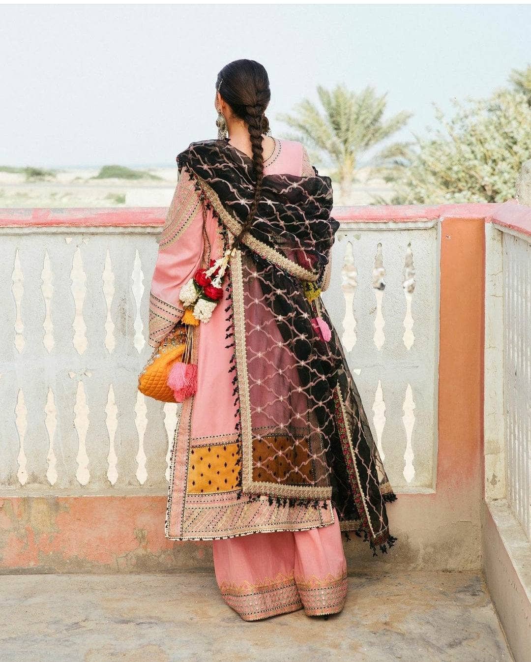 img_hussain_rehar_luxury_lawn_22_awwal_boutique