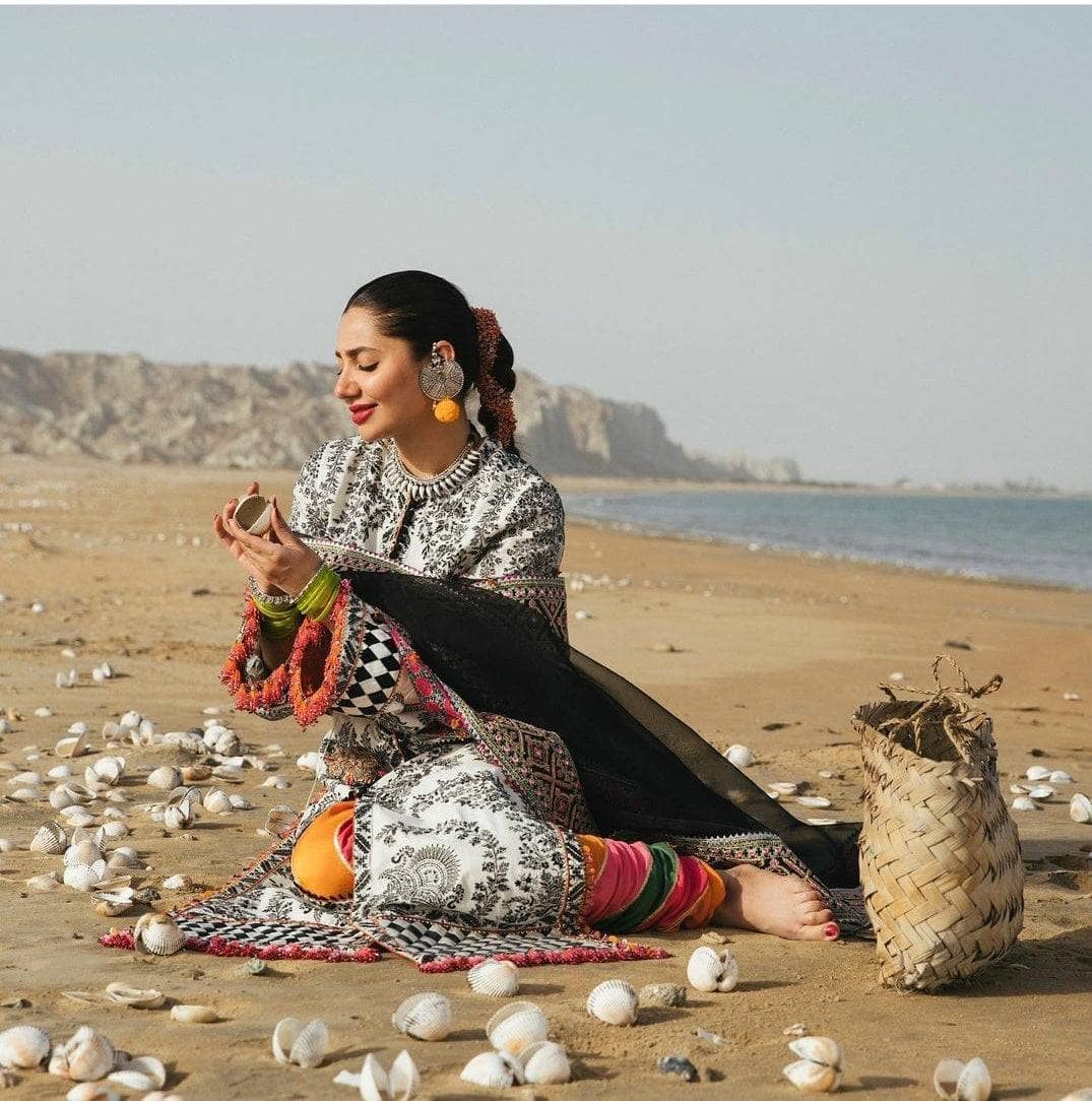 img_hussain_rehar_luxury_lawn_22_awwal_boutique
