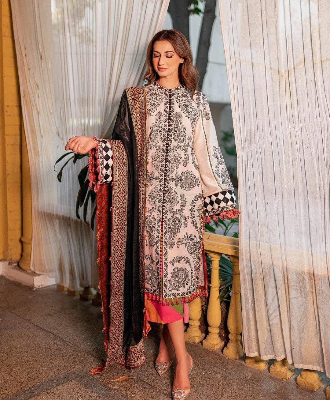 img_hussain_rehar_luxury_lawn_22_awwal_boutique