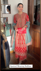 img_spotted_wearing_hussain_rehar_karandi_awwal_boutique