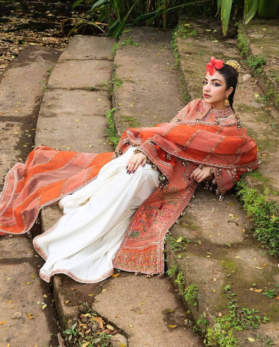 img_hussain_rehar_luxury_lawn_roshan_23_awwal_boutique