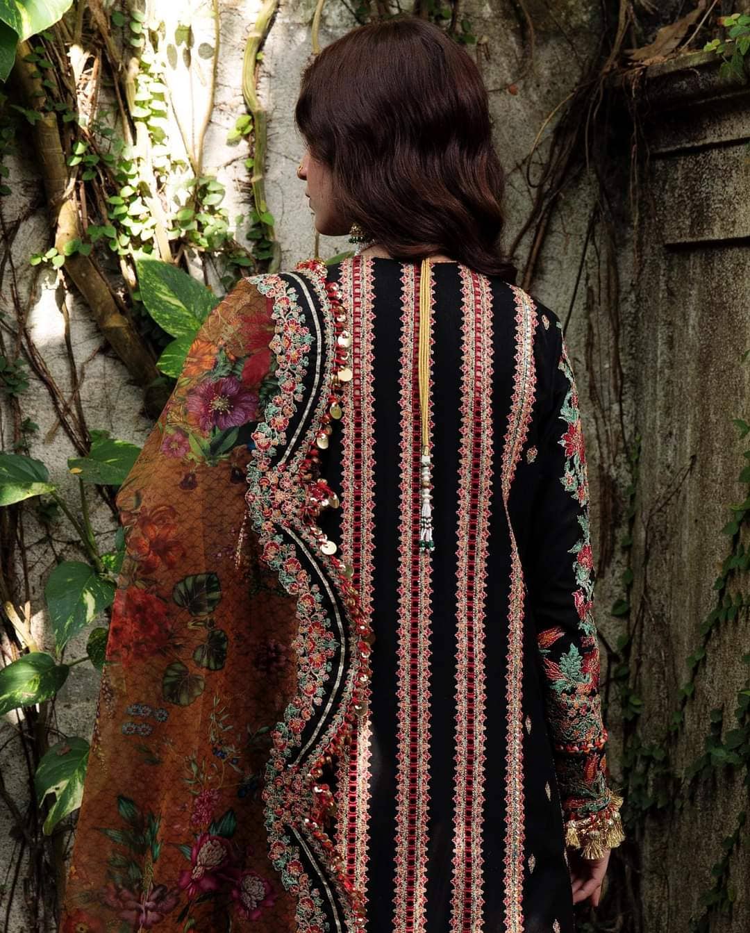 img_hussain_rehar_luxury_lawn_roshan_23_awwal_boutique