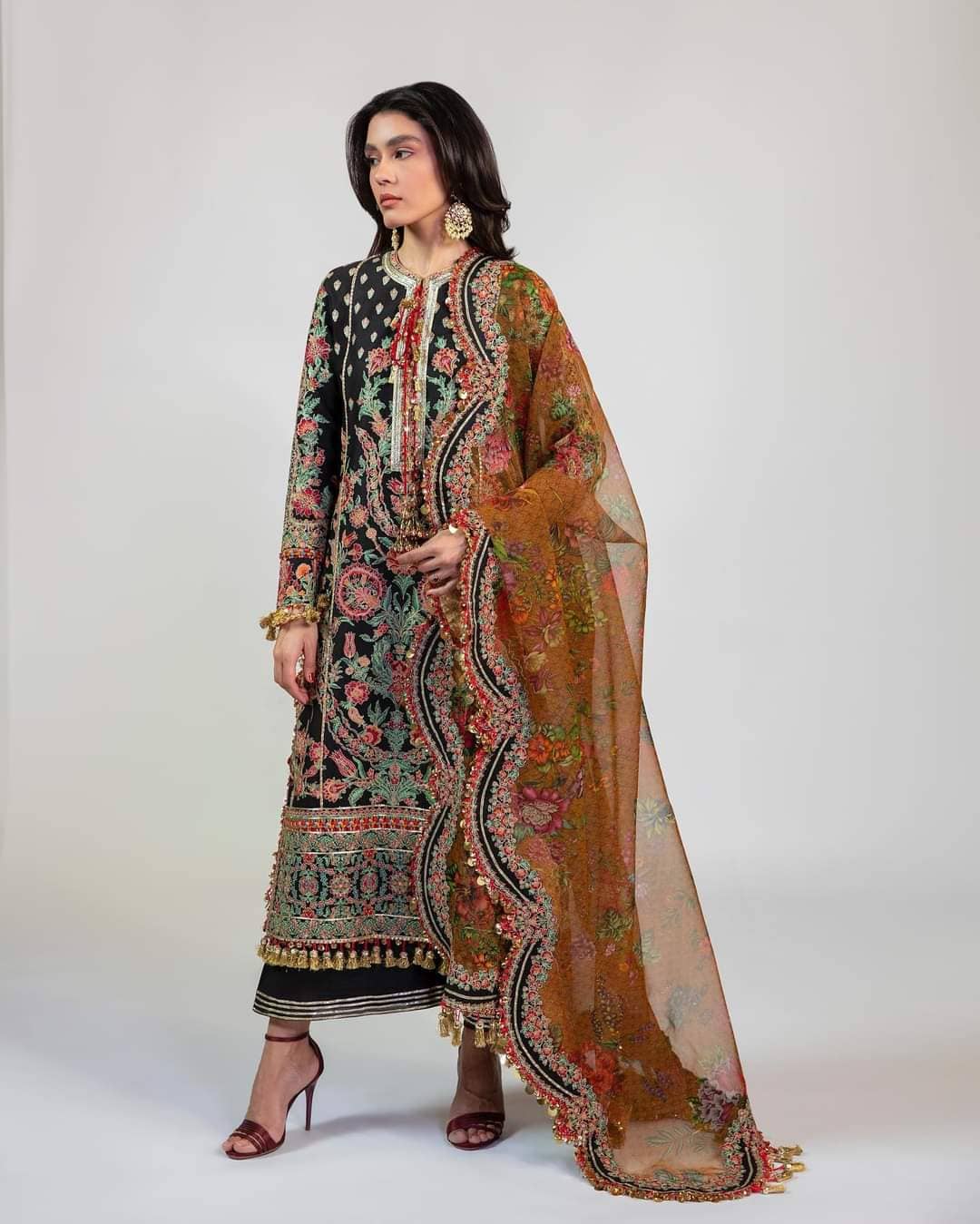 img_hussain_rehar_luxury_lawn_roshan_23_awwal_boutique