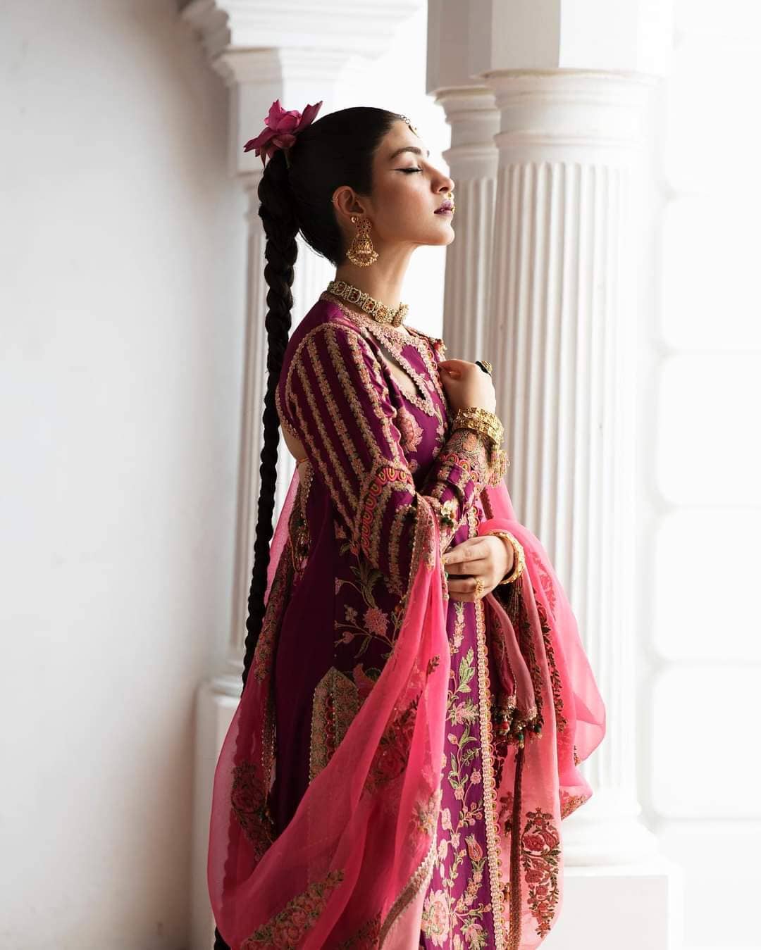 img_hussain_rehar_roshan_luxury_lawn_23_awwal_boutique