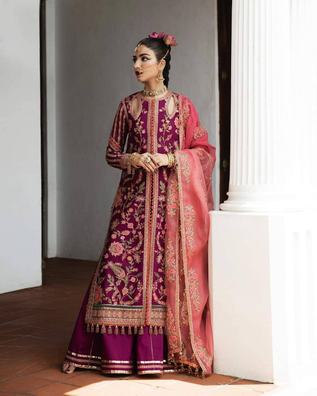 img_hussain_rehar_roshan_luxury_lawn_23_awwal_boutique