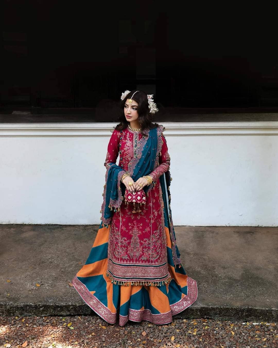 img_hussain_rehar_luxury_lawn_roshan_23_awwal_boutique