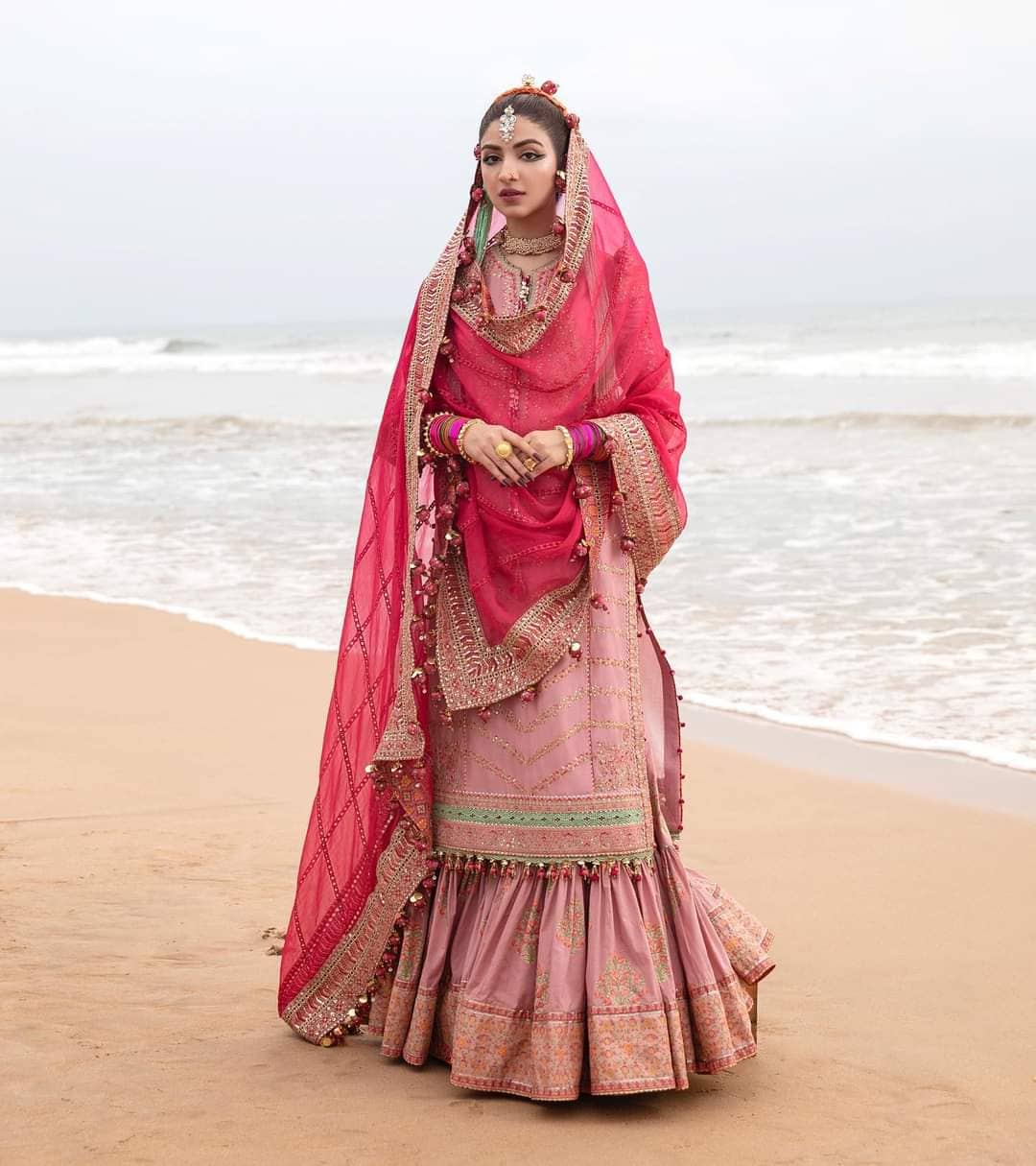 img_hussain_rehar_luxury_lawn_roshan_23_awwal_boutique