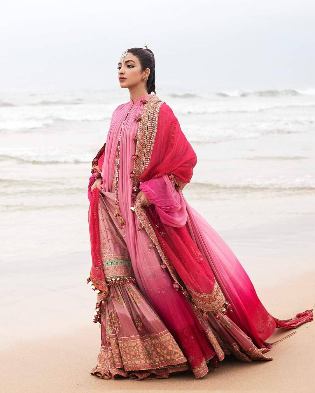 img_hussain_rehar_luxury_lawn_roshan_23_awwal_boutique