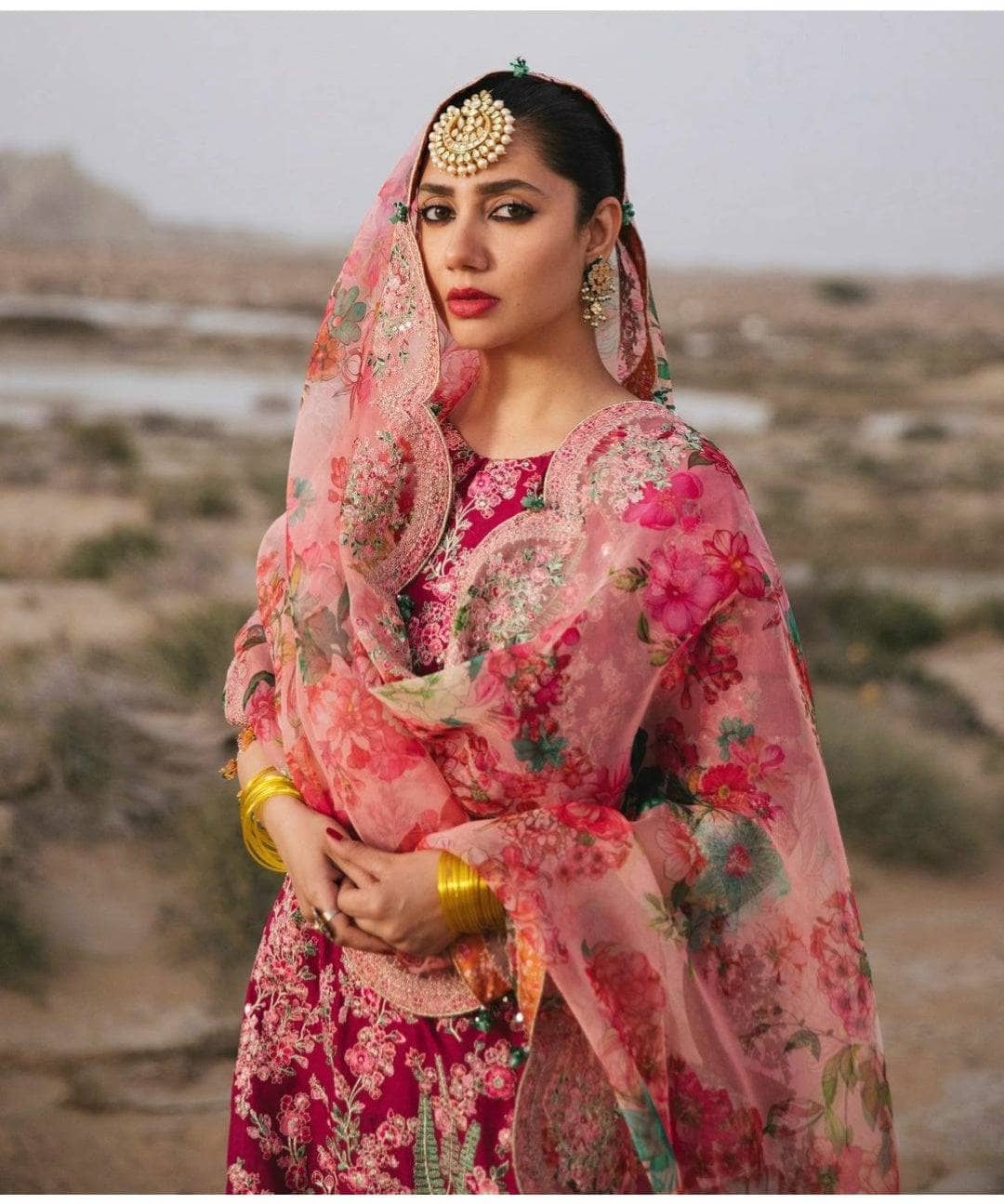img_hussain_rehar_luxury_lawn_22_awwal_boutique