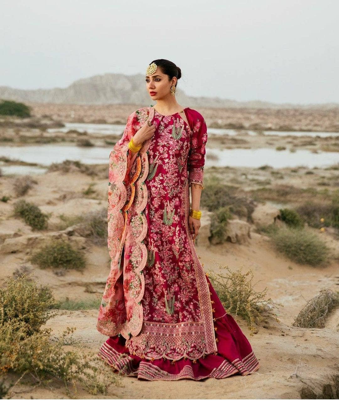 img_hussain_rehar_luxury_lawn_22_awwal_boutique