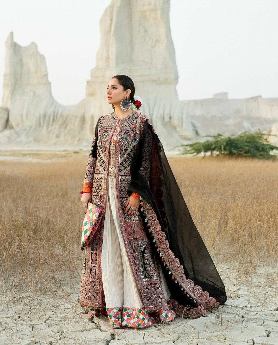 img_hussain_rehar_luxury_lawn_22_awwal_boutique