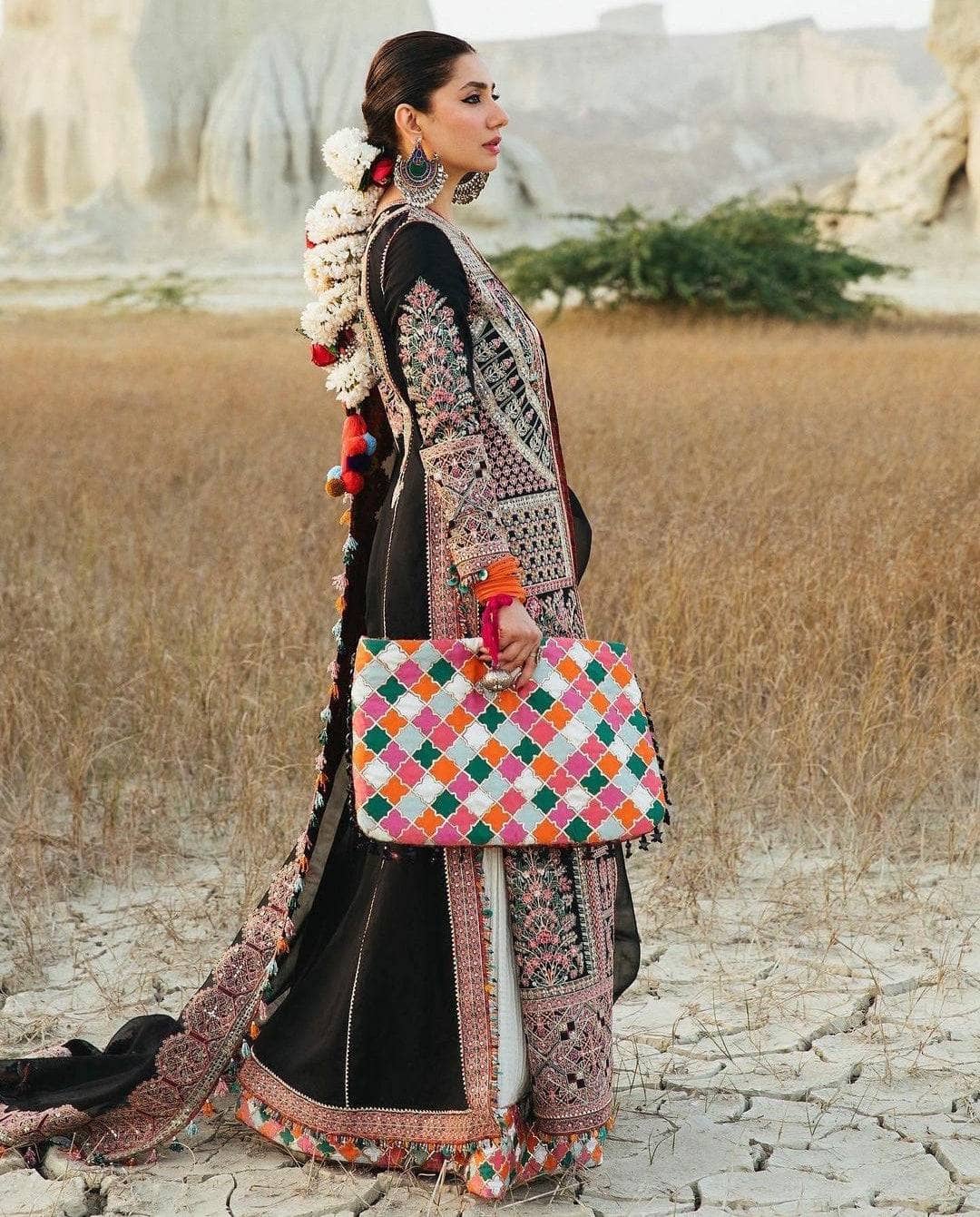 img_hussain_rehar_luxury_lawn_22_awwal_boutique