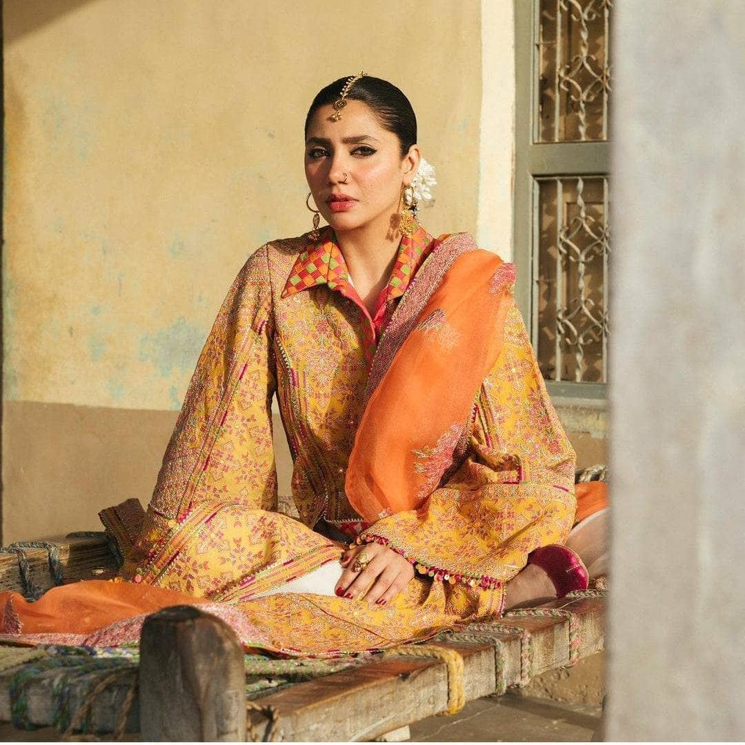 img_hussain_rehar_luxury_lawn_22_awwal_boutique