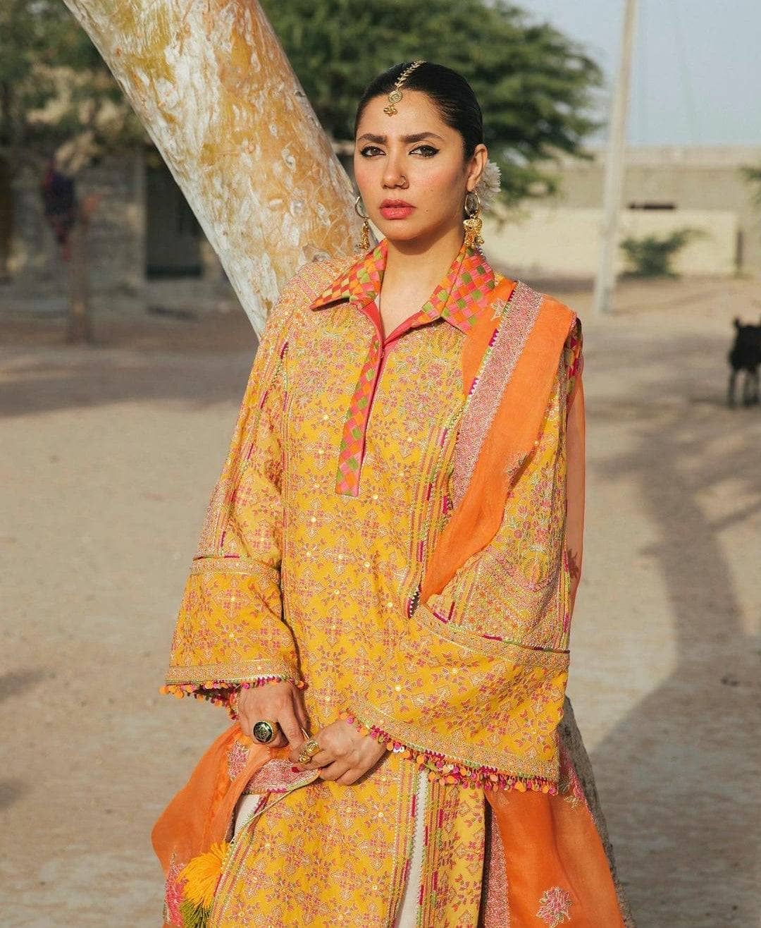 img_hussain_rehar_luxury_lawn_22_awwal_boutique