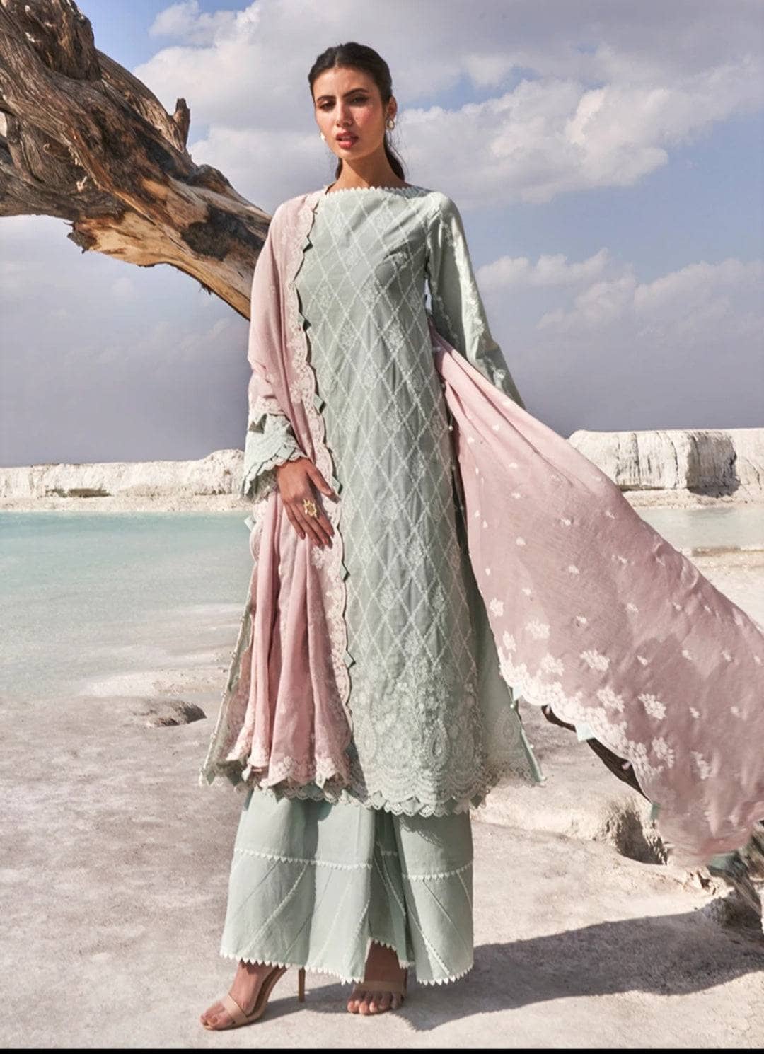 img_lawnkari_22_awwal_boutique