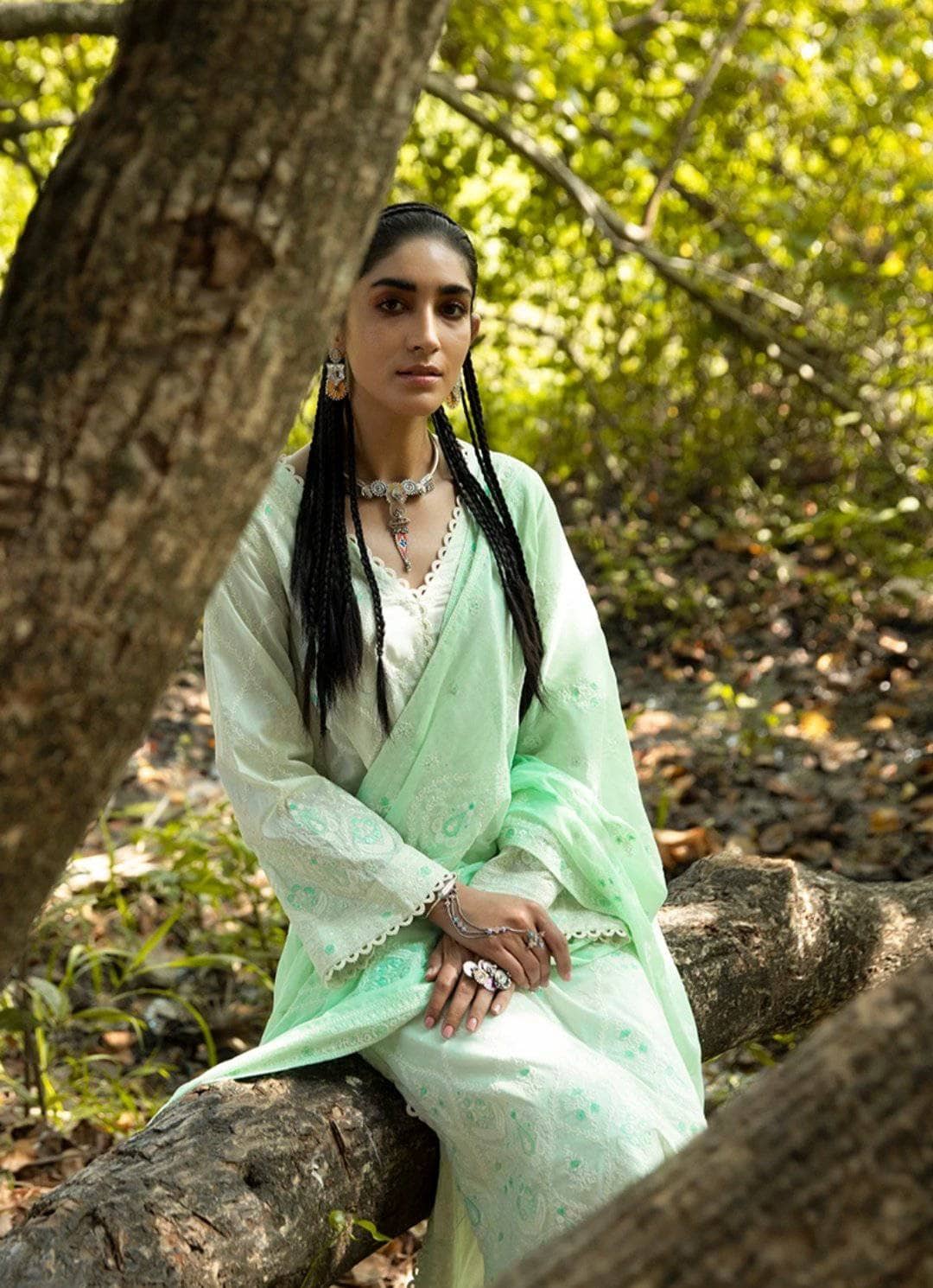 img_image_lawnkari_lawn_2021_awwal_boitique